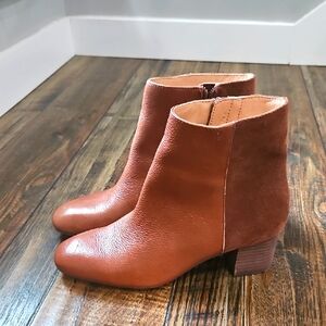 Crown Vintage Brown Suede / Pebbled Leather Ankle Boots. Size 6